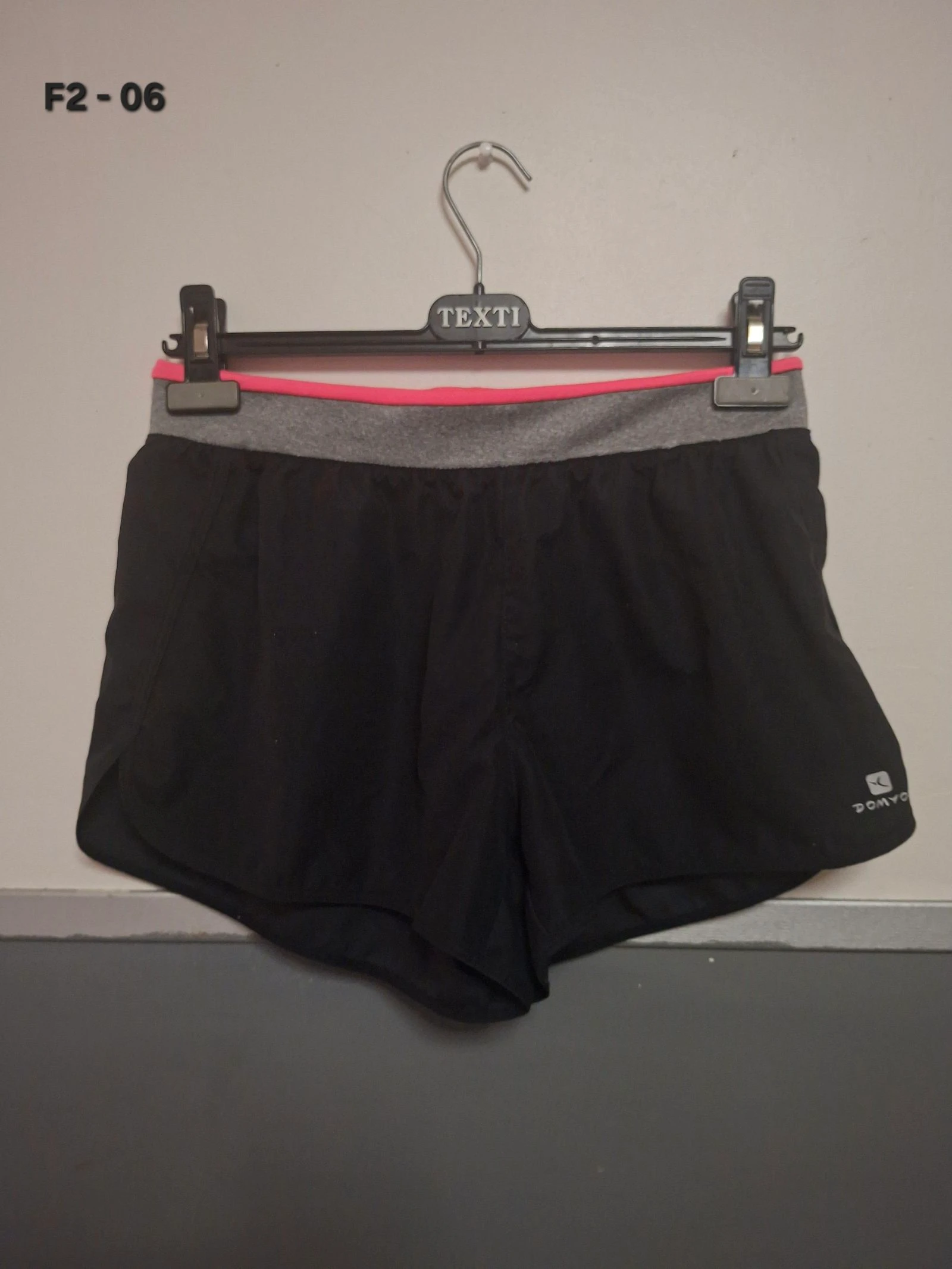 🌷F2-06🌷Short de sport Domyos Decathlon – Taille S – Léger, confortable & performant🌷